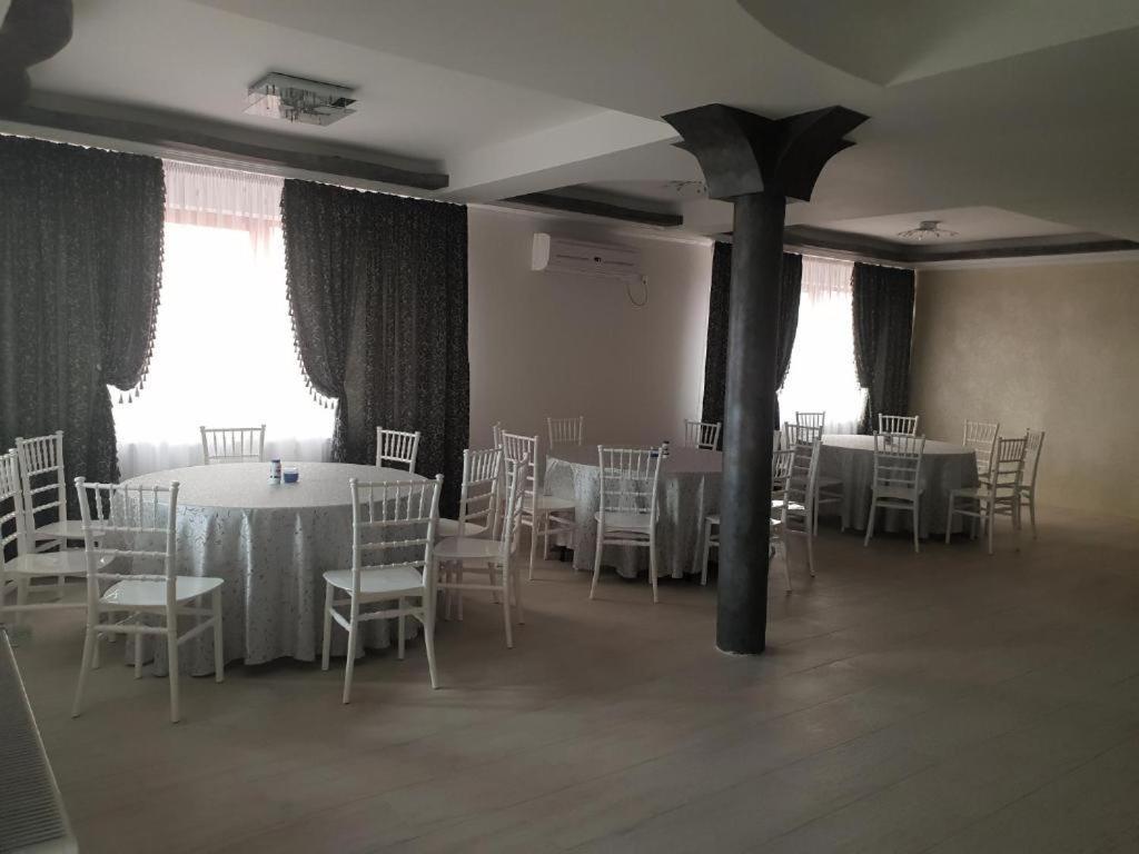 La Zinculescu Hotel Albestii Paminteni Eksteriør billede