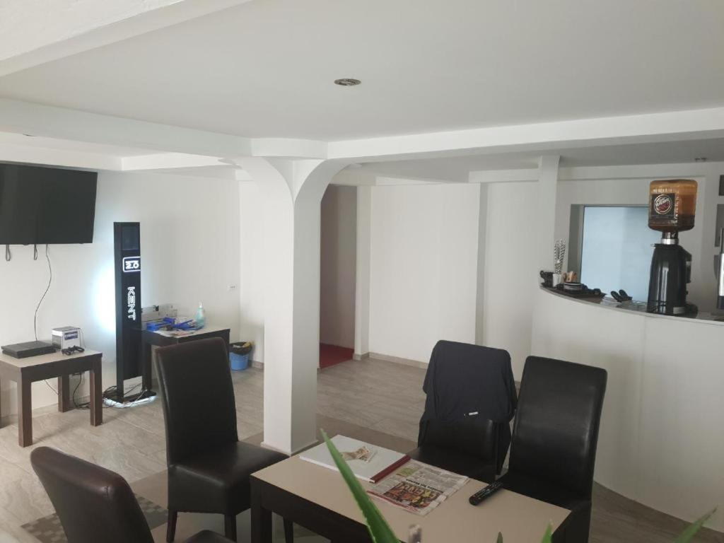La Zinculescu Hotel Albestii Paminteni Eksteriør billede