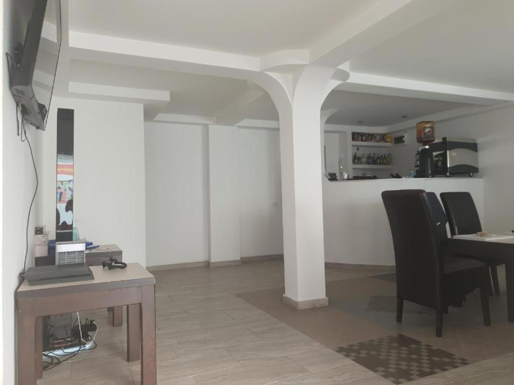 La Zinculescu Hotel Albestii Paminteni Eksteriør billede