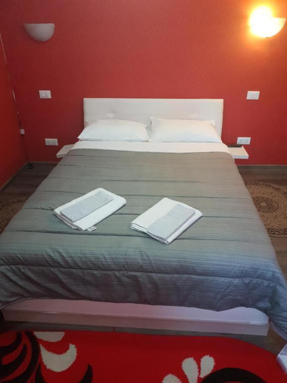 La Zinculescu Hotel Albestii Paminteni Eksteriør billede